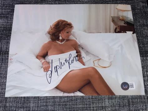 SOPHIA LOREN SIGNED Autograph 8X10 Photo Sexy Actress Legend Beckett