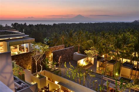4 Star Romantic Hotel With A Full Service Spa In Senggigi Lombok Located Near The Beach This
