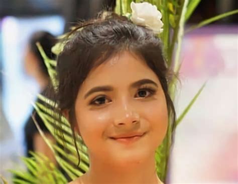 Biodata Bulan Sutena Tiktokers Youtuber Selebgram Cantik Asal Bali