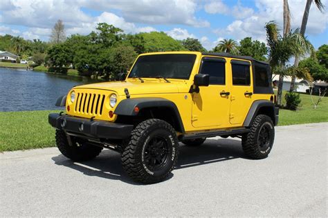 2009 Jeep Wrangler Unlimited X Front 34 232105