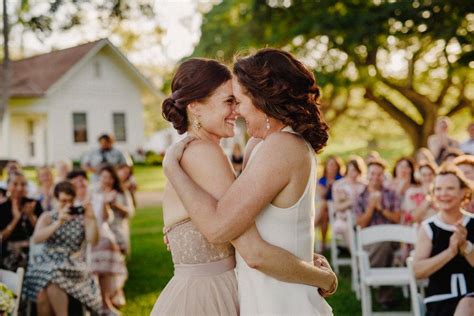 These 25 Photos Are Not Your Average Engagement Pics Lesbian Wedding Photography Lesbian