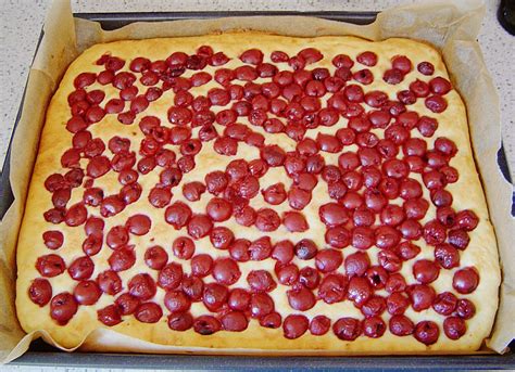 ⭐ ein den teig auf ein mit backpapier ausgelegtes backblech geben und mit entsteinten kirschen belegen. Kirsch - Quark - Kuchen vom Blech von KäferSandra ...