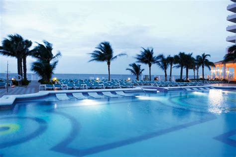 Coastal Retreat Destinations Serafini Amelia Hotel Riu Palace