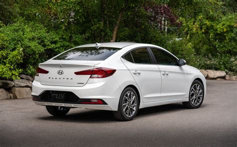 Move up to the nicely equipped elantra sel, and you're still looking at a price below $20,300. La nouvelle Hyundai Elantra 2019 approche | Hyundai Magog