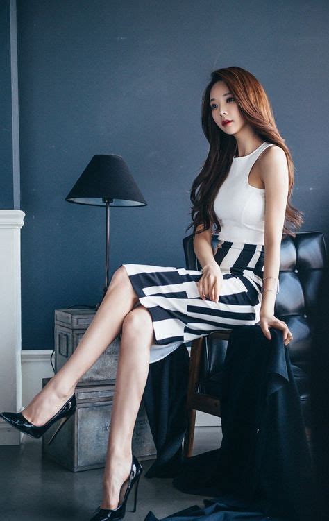 Suki2links “ I Her Elegance Mini Skirt And High Heels She Has Beautiful Legs ” Korean