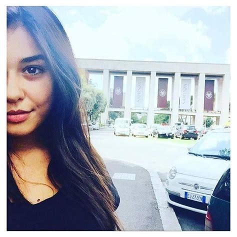 Inizia a lavorare come modella , per poi debuttare come attrice nel cinema e in televisione. È tempo di università per Giorgia Gianetiempo di Un Posto ...