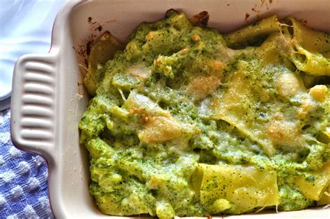 Preparare la pasta con broccoli e mandorle è facile e veloce, in pochissimi minuti sarà pronta; La pasta gratinata con i broccoli: la ricetta light della ...