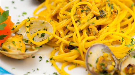 Spaghetti Alle Vongole Con Purea Di Ceci La Ricetta