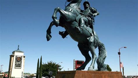 Sculptor John Houser Of El Pasos Twelve Travelers Statues Dies