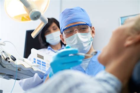 How To Qualify For And Find A Job As A Dentist