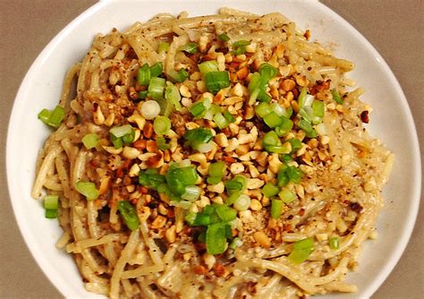 Nudeln mit Käse Nuss Soße von pralinchen
