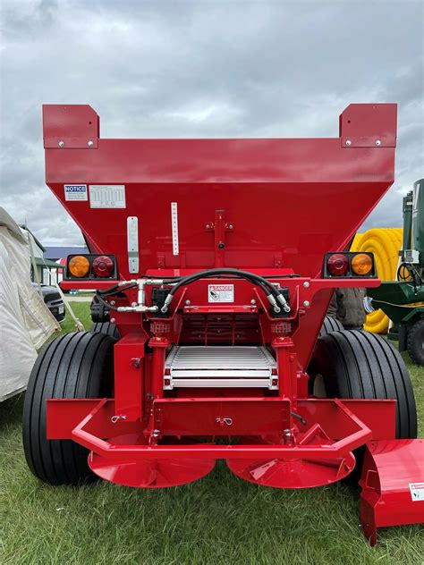 2022 Stoltzfus Redhawk Cu100 Pull Type Fertilizer Spreader 46995