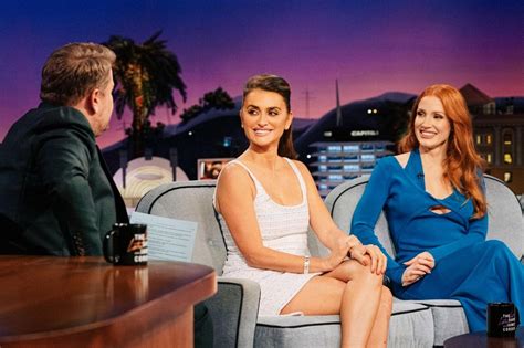 penelope cruz showed skinny legs on the set of the late late show 5 photos the fappening
