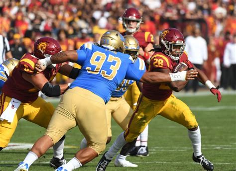 Ucla Head Coach Chip Kelly Opens Up On Danton Lynns Departure To Usc