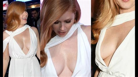 Hot Amy Adams Cleavage Show At Arrival Movie Premiere In London Youtube
