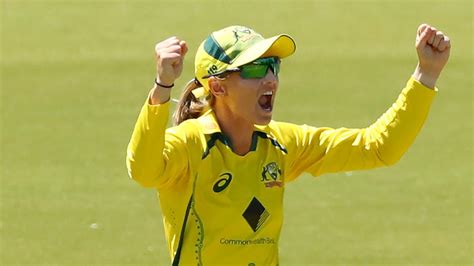 The Ashes 2022 Captain Meg Lanning Takes Amazing Catch As Australia Skittle England In Womens