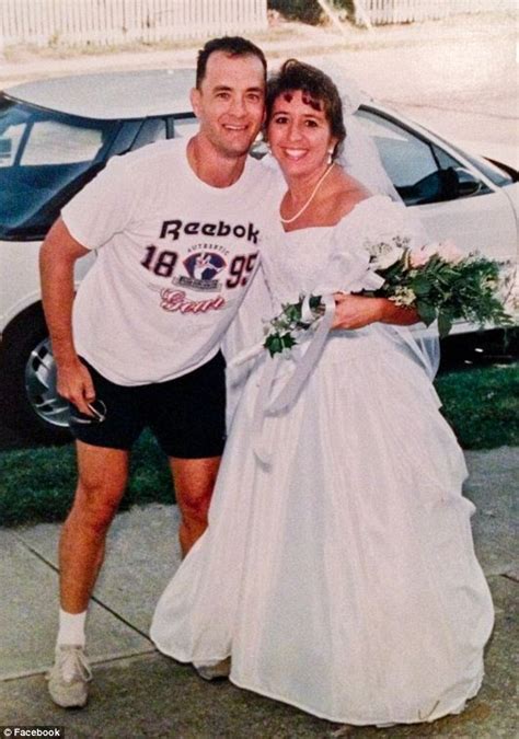 Tom Hanks Photobombs Bride And Grooms Wedding Pics And They Couldnt