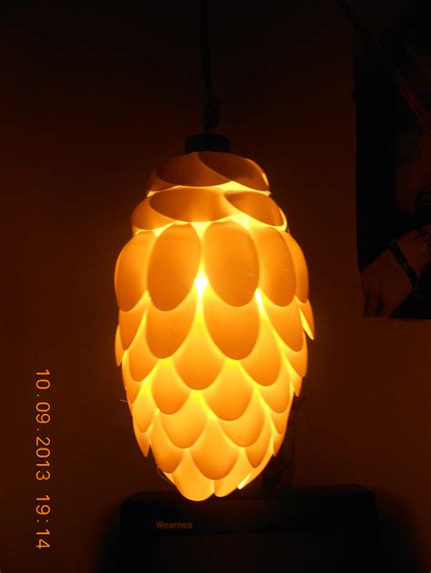 Lampu led mengunakan arus dc bukan ac, saklar dc/ gepeng, baterai. Prakarya : Lampu Hias dari Botol Bekas & Sendok Plastik ...
