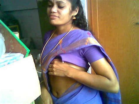 Aunty Looks Sexy And Hott Andhra Sexy Aunties