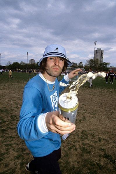 Upon returning from working as a roadie for inspiral carpets, liam's older brother noel (lead guitar, vocals) joined as a fifth member. Acceptable in the 90s in 2020 | Liam gallagher, Britpop, Oasis band