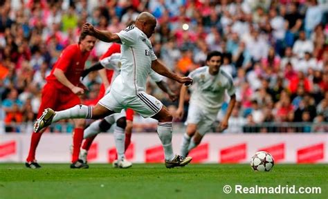 Watch real madrid and chelsea legends go head to head on the santiago bernabéu pitch! Full Match: Real Madrid Legends vs Liverpool Legends 4-2 ...