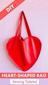 Valentine's Day DIY: Heart-Shaped Bag ️ - Makerist | Heart shaped bag, Bag pattern, Heart shaped ...