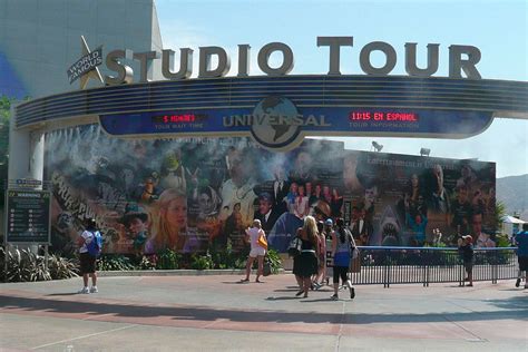 Do you have to pay extra for the studio tour at Universal Studios Hollywood? 2