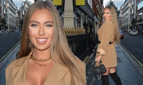 Love Islands Tyne Lexy Clarson Puts On A Very Busty Display In