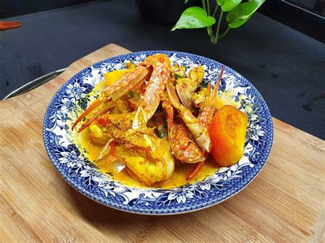 Hari ini saya ingin kongsikan satu resepi mudah yang diketahui oleh ramai orang lah, iaitu masak lemak cili api yang menggunakan daging salai. Resepi Ketam Masak Lemak Cili Api