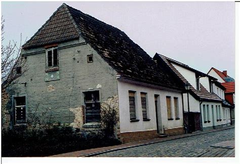 Haus in schwerin günstig kaufen. Ländliche Architektur,Marodes Haus in Schwerin. 001 Foto ...