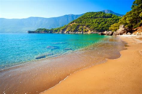 La turquie, un pays connu pour son riche patrimoine historique, mais aussi pour ses belles plages. Antalya Turquie - des vacances de merveille - Archzine.fr