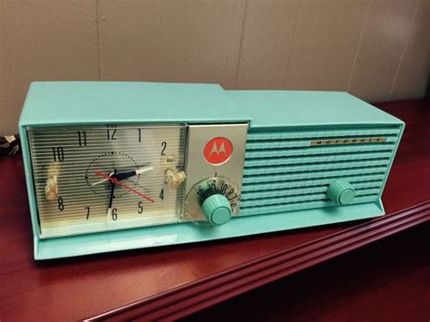 Vintage 1957 Seafoam Green Motorola Am Tube Clock Radio Mid Etsy