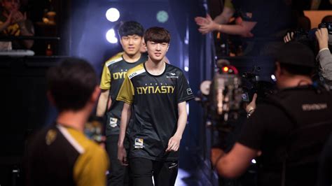 Around The Owl Seoul Dynasty Sign Profit And Gesture As They Part Ways