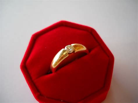 Emas ini dikeluarkan oleh hwt dan ubs. Nazman Enterprise: Cincin Wanita khas untuk Pertunangan ...