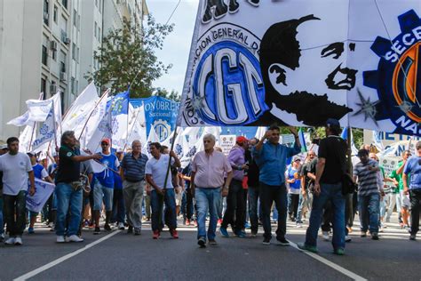 histórica marcha de los sindicatos argentinos contra el gobierno industriall