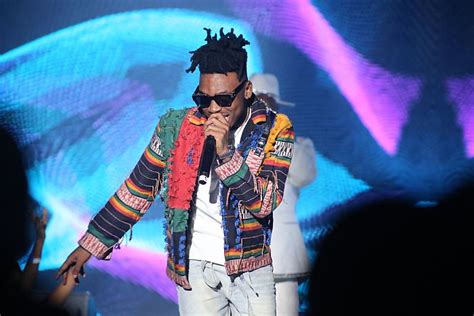 Flyboi inc ceo, kizz daniel returns to the music scene to wrap up the year 2019 with a new. Baixa Kizz Daniel 2019 : Kizz Daniel kicked off his World ...