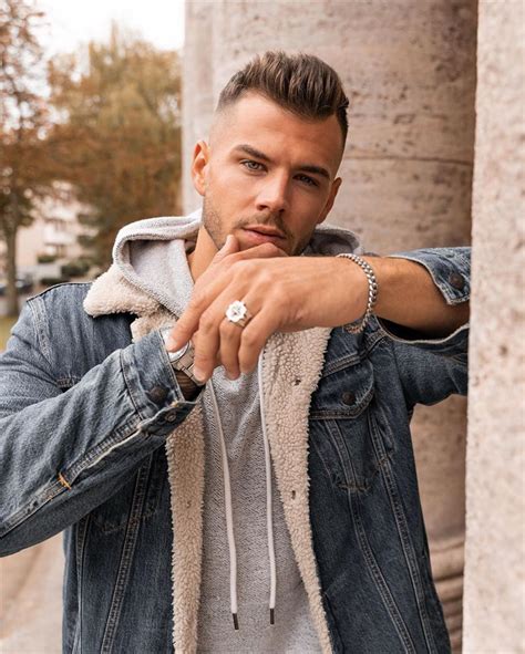 Styling plays an important role in today's world, and as a result, to keep up your personality and attitude, it always helps to know and be aware of the latest trends in the industry. 25 Trendy Short Haircut for Men with Highlight in 2021 ...