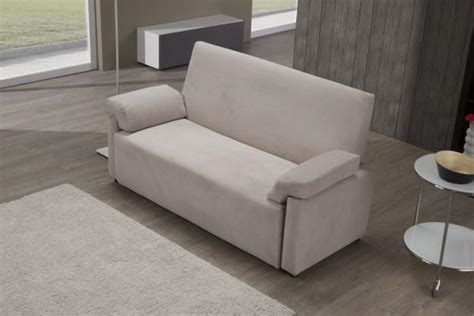 Sul mercato sono disponibili divani per piccoli ambienti di ogni misura, così da poter accontentare tutti. Divani slim