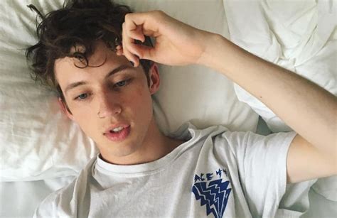 Troye Sivan Opens Up After Nude Pic Leaks Online Meaws Gay Site