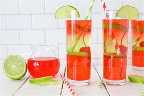 This easy and beautiful vodka cocktail will get you in the mood. Vodka Cherry Limeade Cocktail | Simplistically Living