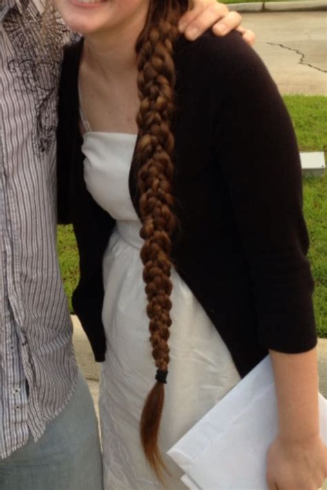 So today i´m showing you how you can do a single french rope braid in your own hair in less then 5 minutes. My hair rope braid