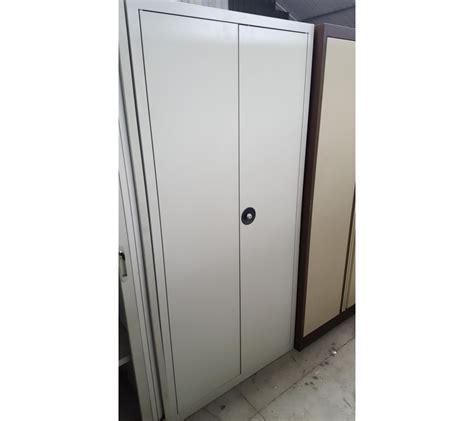 Armoire de bureau, meuble de classement, de rangement à 2 etagères réglables à 2 clés en acier 90 cm x 40 cm x 90 cm gris. Armoire métallique grise 2 portes | Faillites.info