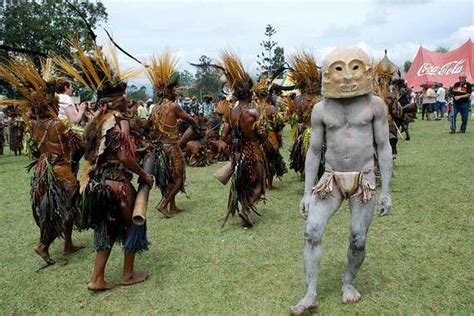 Travel To Papua New Guinea Tribal Dances Goroka Show Friendly People