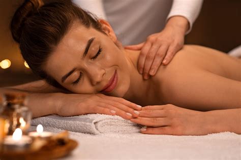The Benefits Of Aromatherapy Massage And What You Should Know Salon Tips