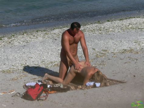 Rbf03 In Gallery Couple Caught Fucking On The Beach