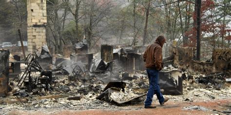 Death Toll In Tennessee Wildfire Hits 13 Officials Insist Evacuation