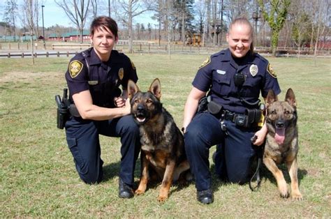 First Two Female Handlers Join K 9 Program