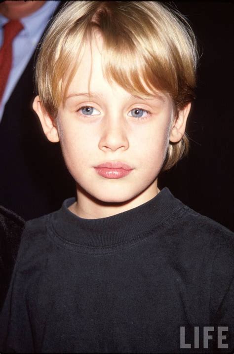 Macaulay Culkin. 1991 | Boys long hairstyles, Macaulay culkin, Cute