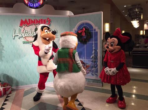 Minnies Holiday Dine Dinner Brings Lots Of Holiday Food And Character