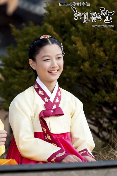 The Moon That Embraces The Sun ~ The Story Begins